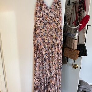 Chic Floral Pleated Maxi Dress